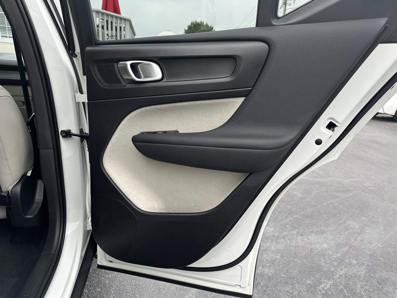 Used 2021 Volvo XC40 T4 Inscription FWD image 23