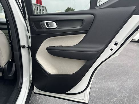 Used 2021 Volvo XC40 T4 Inscription FWD image 23