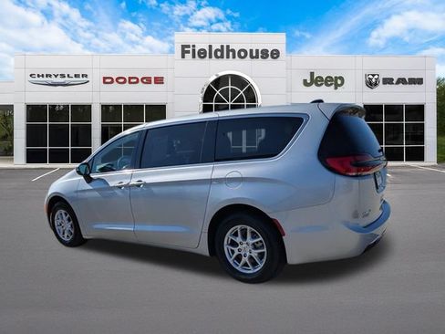 Used 2023 Chrysler Pacifica Touring-L FWD image 14