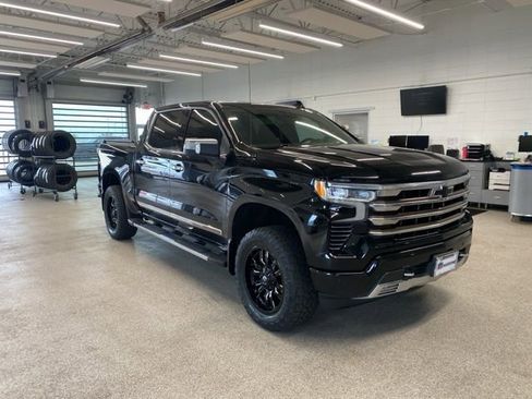 Used 2022 Chevrolet Silverado 1500 High Country w/ High Country Premium Package image 3