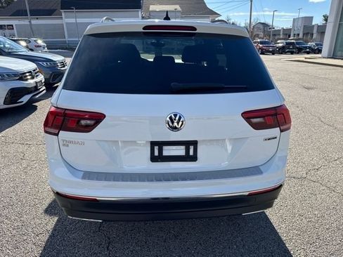 Certified 2021 Volkswagen Tiguan SE w/ Panoramic Sunroof Package image 8