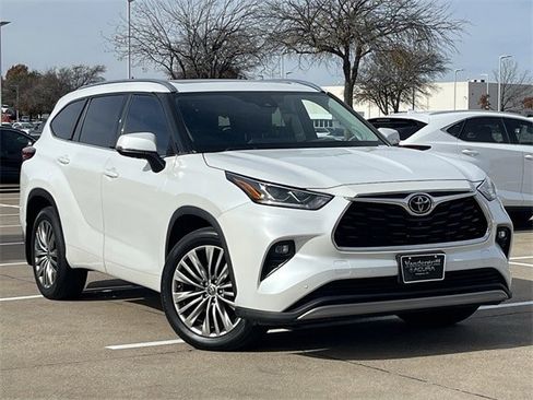 Used 2022 Toyota Highlander Platinum image 2