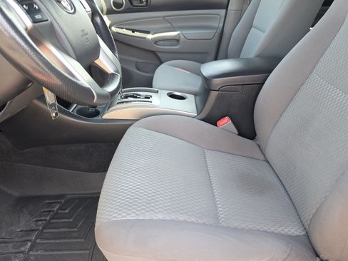 Used 2012 Toyota Tacoma PreRunner w/ SR5 Pkg RWD image 9