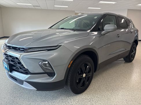 Used 2025 Chevrolet Blazer LT AWD/4WD image 1