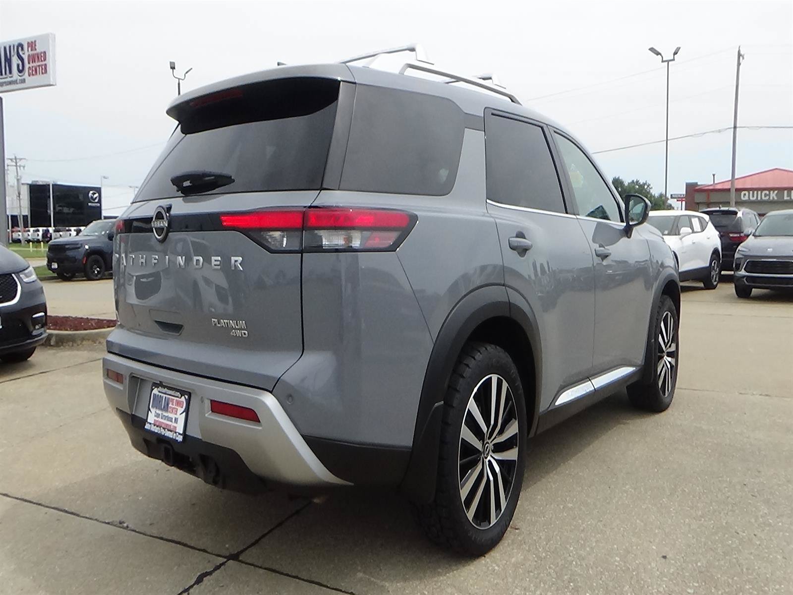 Used 2023 Nissan Pathfinder Platinum w/ Cargo Package AWD/4WD image 6