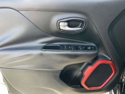 Used 2016 Jeep Renegade Trailhawk image 11