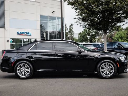 Used 2015 Chrysler 300 C RWD image 11
