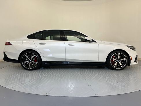 New 2026 BMW 550e xDrive w/ Executive Package image 8