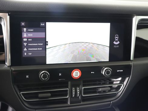 Used 2025 Porsche Macan image 31