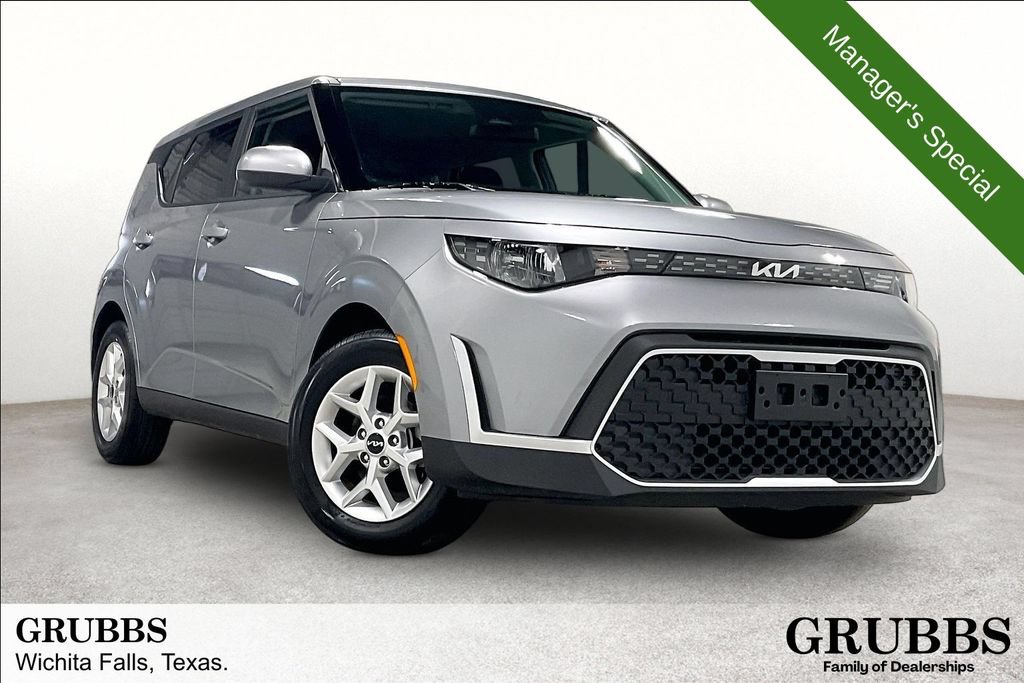 Used 2025 Kia Soul LX FWD image 1