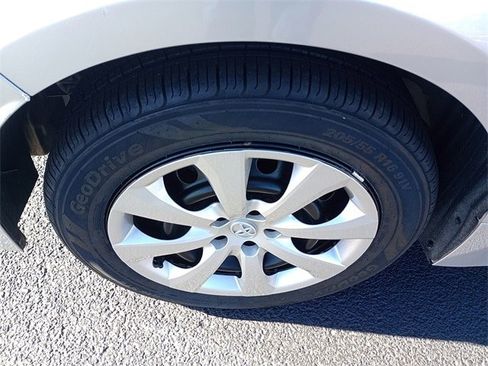 Certified 2024 Toyota Corolla LE image 9