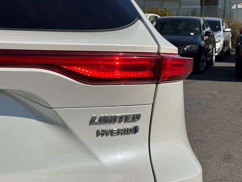Used 2021 Toyota Venza Limited image 28