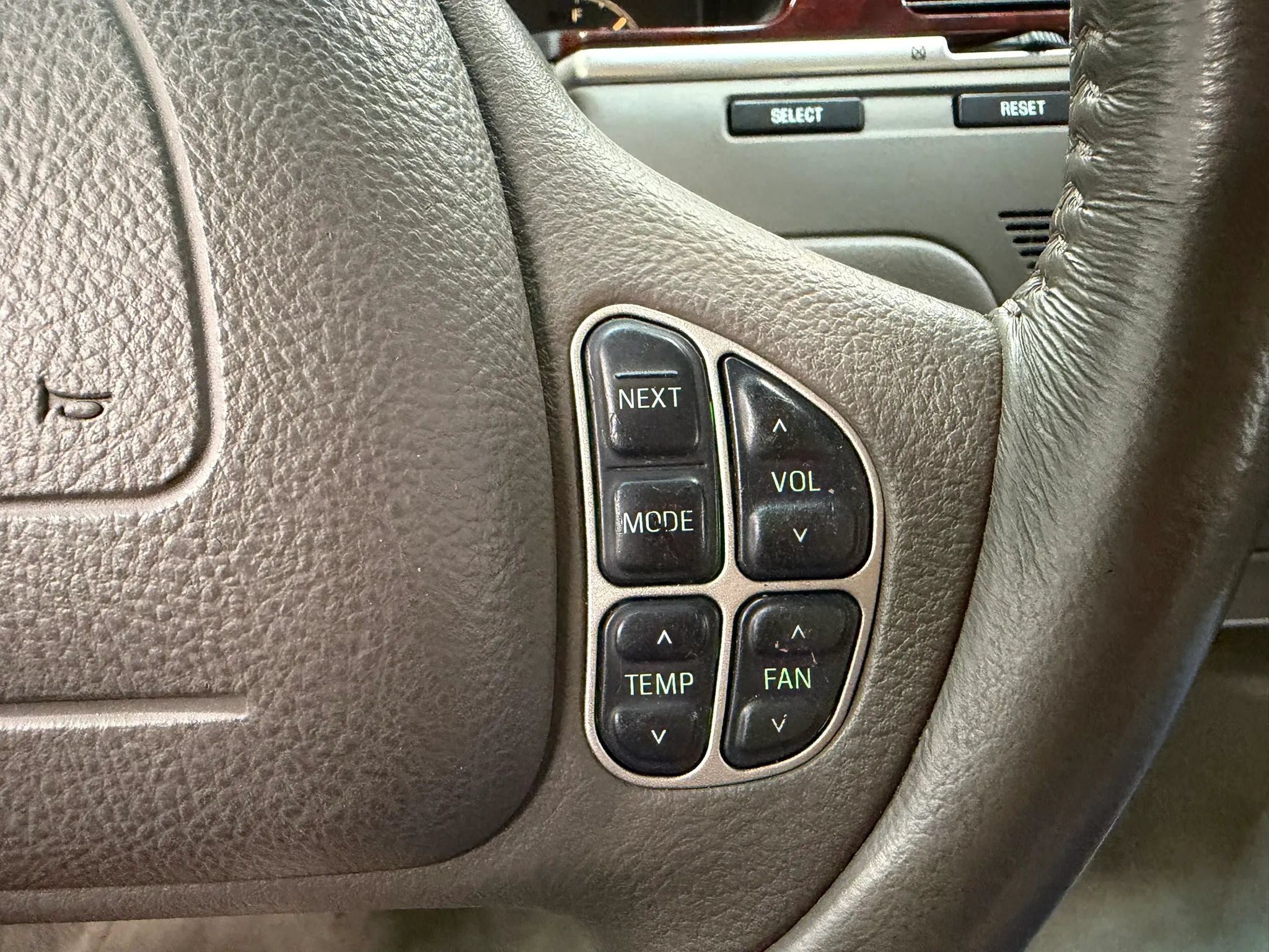 Used 2004 Lincoln Town Car Ultimate RWD image 26