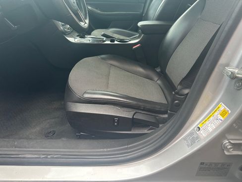 Used 2016 Chevrolet Malibu LT FWD image 18