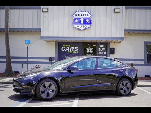 Used 2023 Tesla Model 3 Standard Range RWD image 1