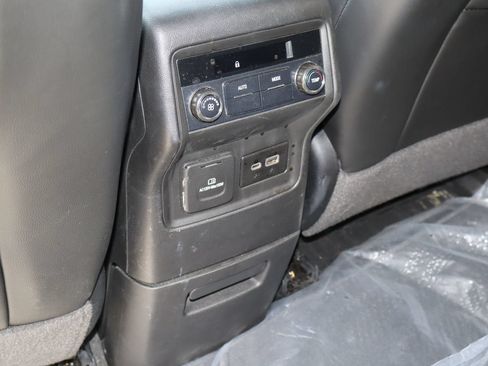 Used 2020 GMC Acadia SLT FWD image 19