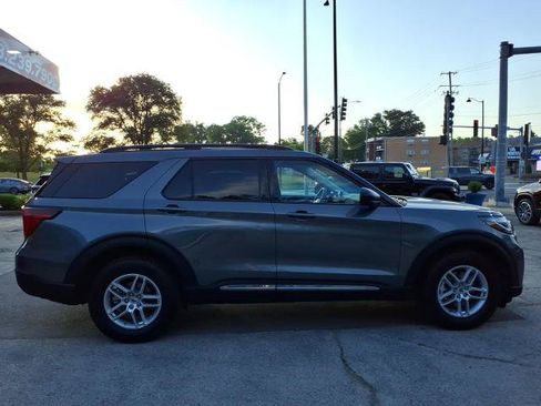 Certified 2025 Ford Explorer Active AWD/4WD image 2