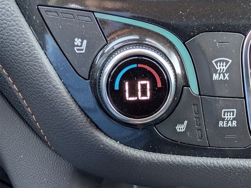 Used 2024 Chevrolet Equinox Premier image 19