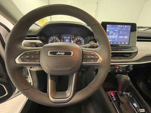 Used 2022 Jeep Compass Latitude image 36