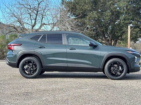 New 2026 Chevrolet Trax LT w/ Midnight Edition image 3