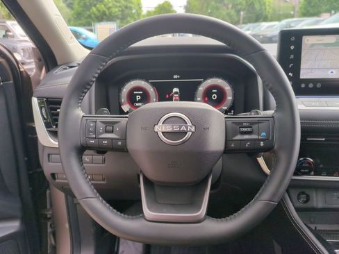 Used 2025 Nissan Rogue Platinum w/ Platinum Premium Package AWD/4WD image 22