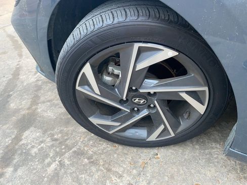 Used 2024 Hyundai Elantra Limited image 2