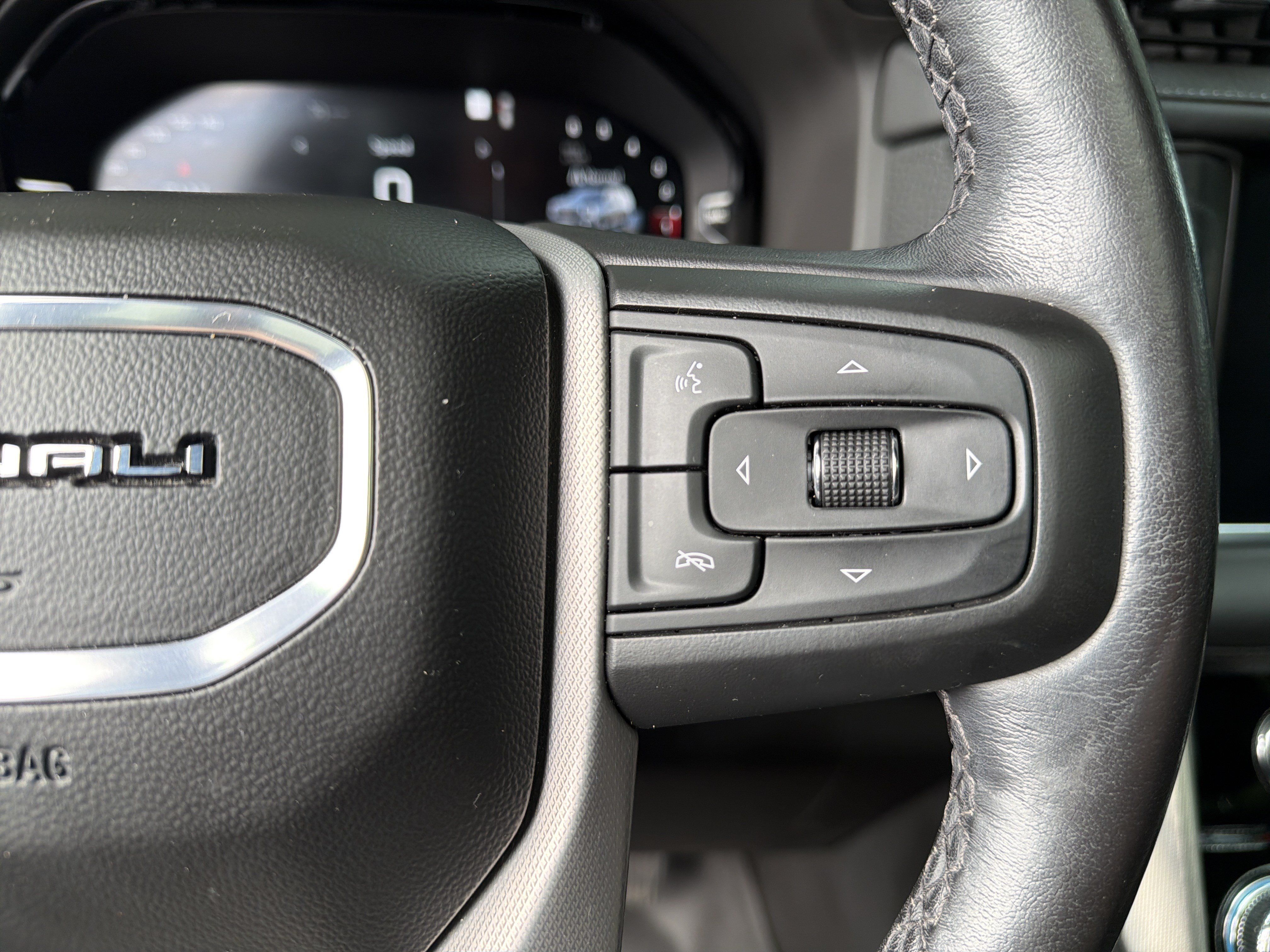 Used 2022 GMC Yukon Denali RWD image 20
