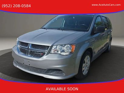 Used 2018 Dodge Grand Caravan SE w/ UConnect Hands-Free Group