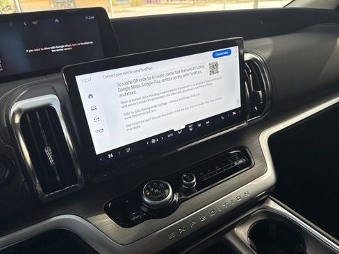 New 2025 Ford Expedition Platinum image 14