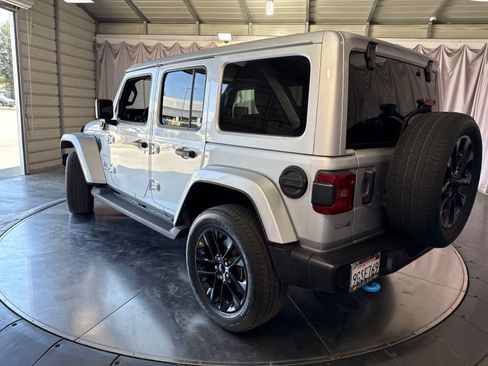 Used 2023 Jeep Wrangler Unlimited Sahara w/ Cold Weather Group AWD/4WD image 7