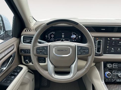 Used 2024 GMC Yukon XL Denali w/ Advanced Technology Package image 14