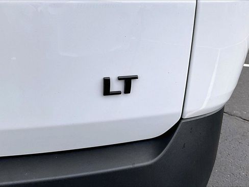 Used 2023 Chevrolet Traverse LT w/ Midnight/Sport Edition image 9