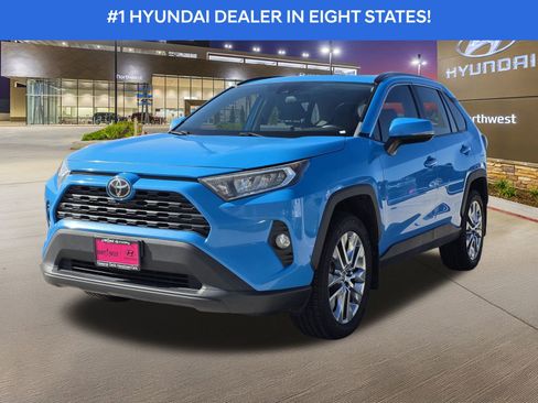 Used 2021 Toyota RAV4 XLE Premium image 2