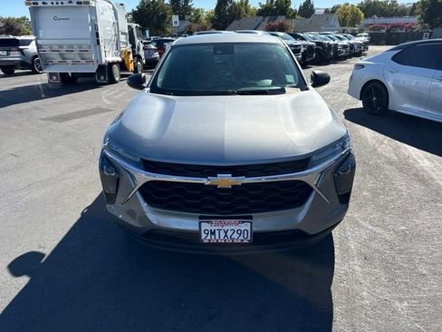 Used 2024 Chevrolet Trax LS w/ Driver Confidence Package FWD image 4
