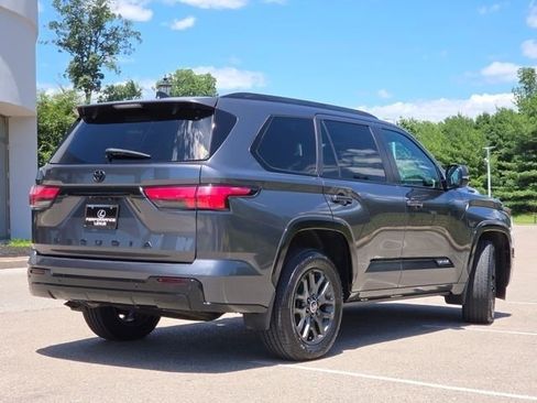 Used 2024 Toyota Sequoia Platinum AWD/4WD image 26