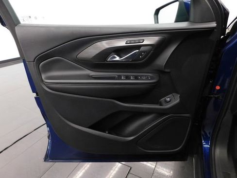 Used 2023 GMC Terrain SLT image 14