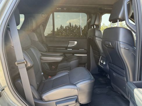 Used 2025 Ford Expedition Tremor AWD/4WD image 32