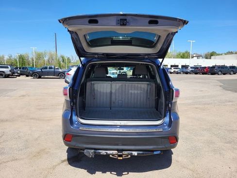 Used 2016 Toyota Highlander LE AWD/4WD image 28