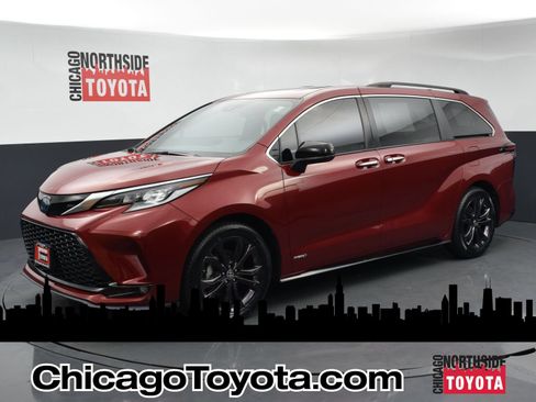Used 2021 Toyota Sienna XSE FWD image 1