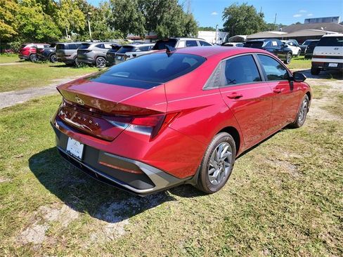 New 2024 Hyundai Elantra SEL image 3