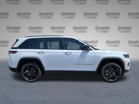 Used 2025 Jeep Grand Cherokee Limited w/ Luxury Tech Group II RWD image 6