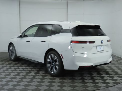 Used 2026 BMW iX xDrive45 w/ Premium Package AWD/4WD image 8