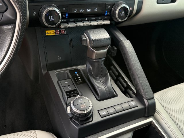 Used 2024 Toyota Tacoma Limited w/ Limited Package (LT) AWD/4WD image 16