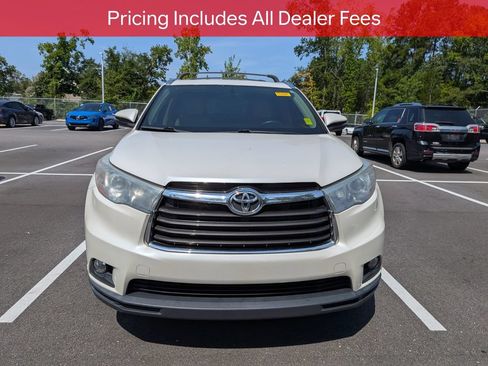 Used 2016 Toyota Highlander XLE FWD image 2