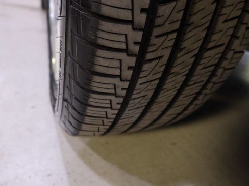 Used 2004 Ford Thunderbird Deluxe image 29