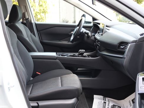 Used 2024 Nissan Rogue SV AWD/4WD image 35