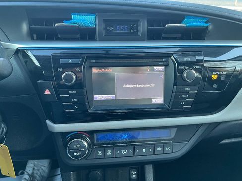 Used 2015 Toyota Corolla LE image 16