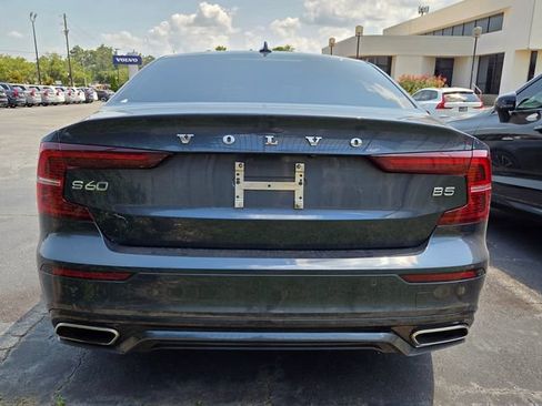 Used 2022 Volvo S60 B5 Momentum w/ Premium Package FWD image 3