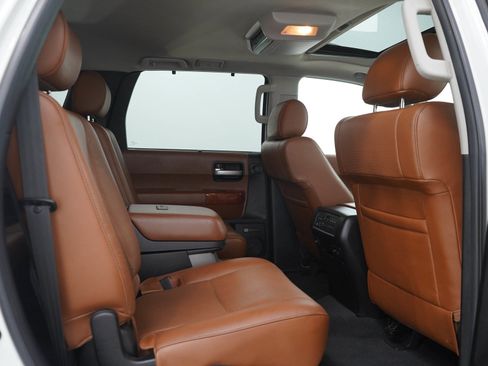 Used 2019 Toyota Sequoia Platinum AWD/4WD image 15