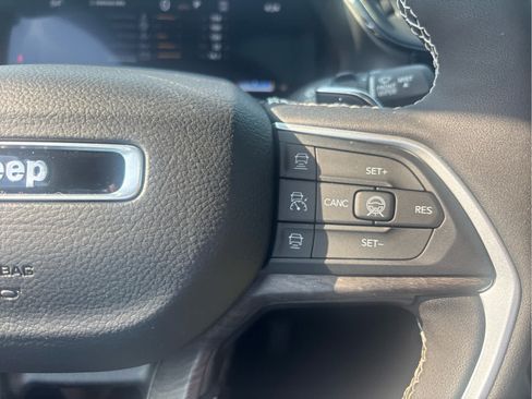 Used 2026 Jeep Grand Cherokee Altitude AWD/4WD image 17